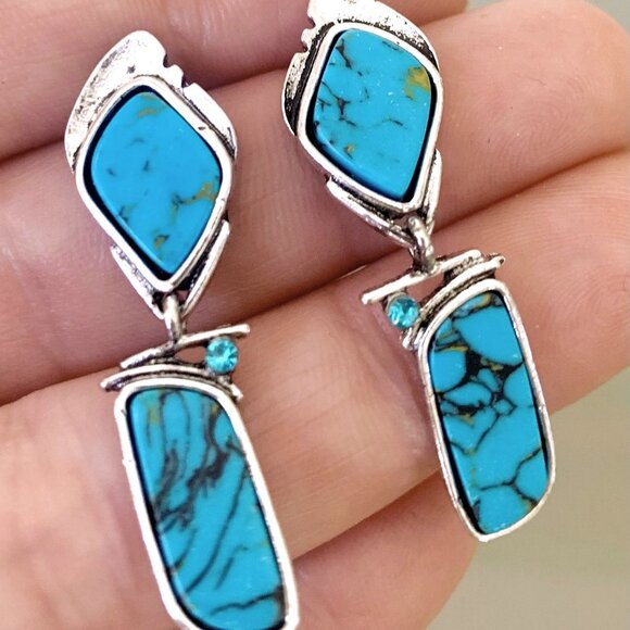 1 1/2"L Freeform Artsy Hinged Turquoise Stone Rhinestone Dangle Earrings New - Picture 1 of 4